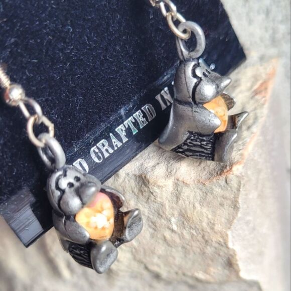 New! Penguin Holding Orange Stone Heart Dangle Earrings - Picture 3 of 3